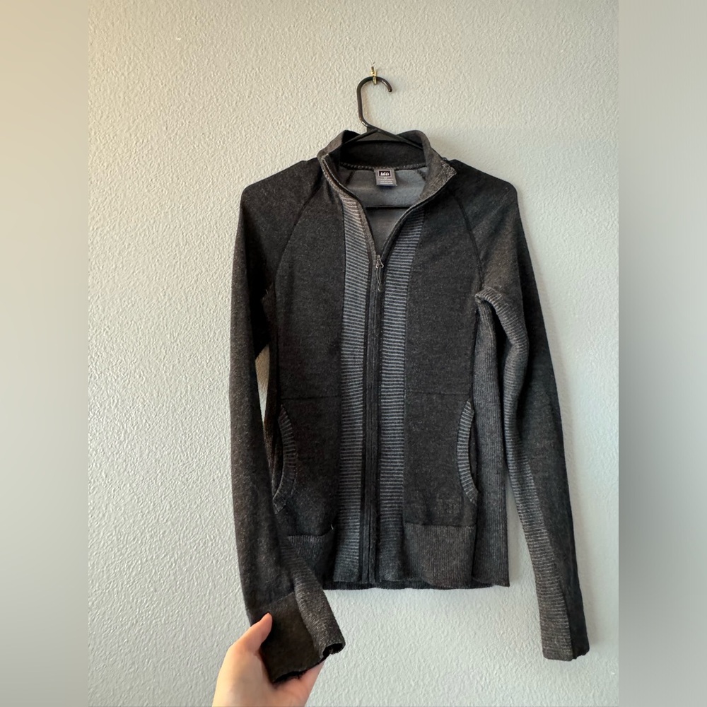 Rei zip up